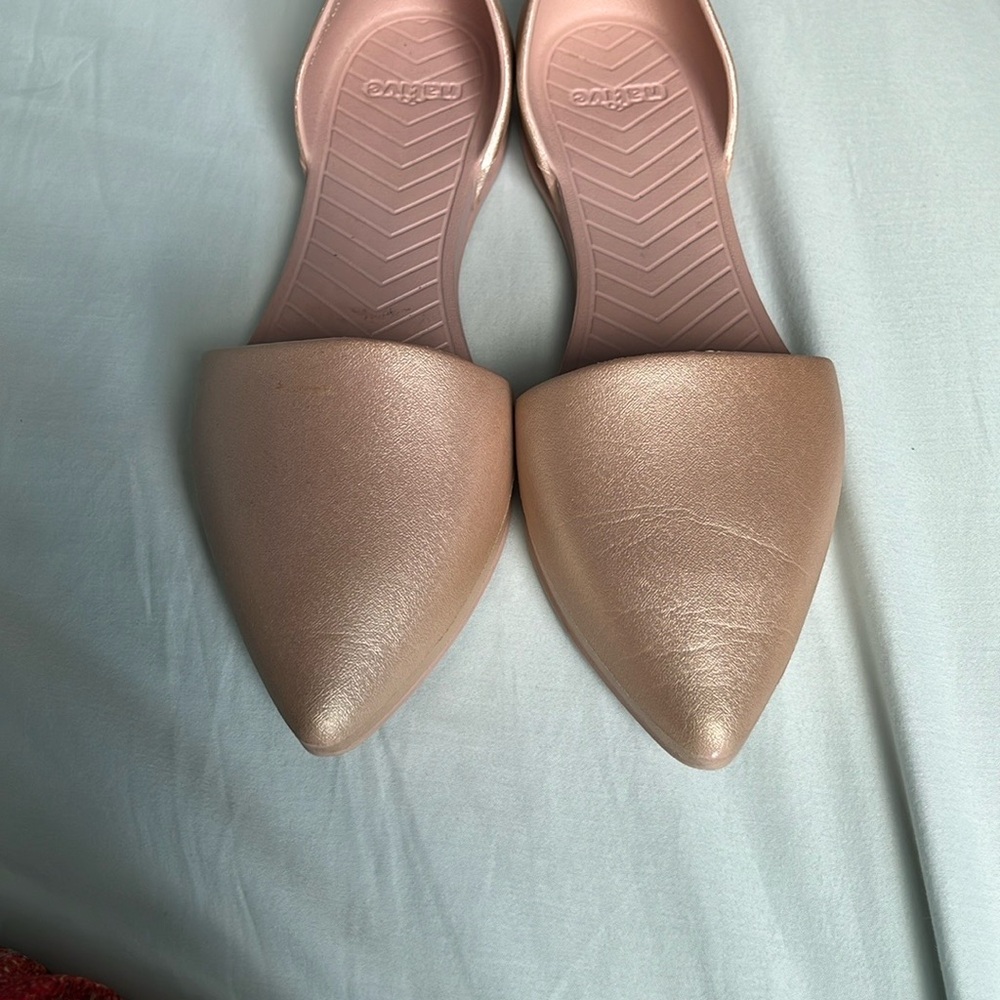 Native “Aubrey Metallic” Rose Gold Flats for Women